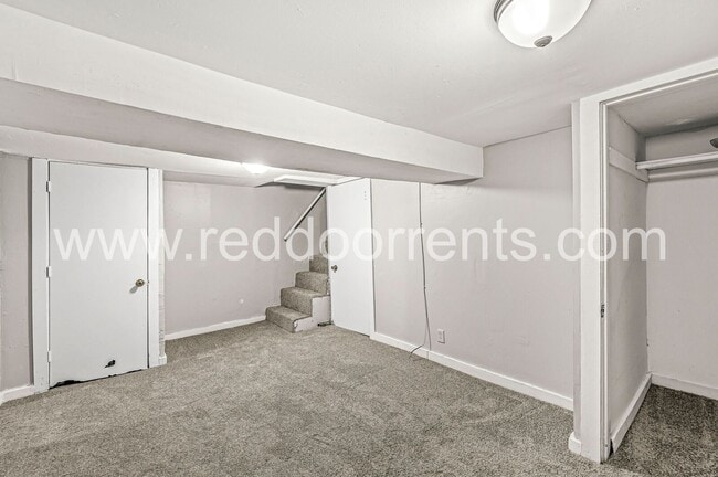 Building Photo - Affordable Comfort & Style Near Downtown I...