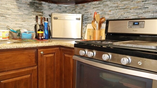 Building Photo - Modern 3 Bedroom 3 Bathroom Townhome in Imperial Beach.