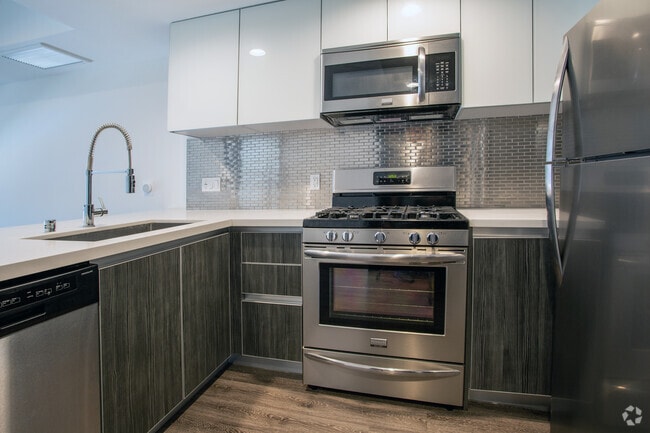 1BR, 1BA - 11400 Culver Blvd