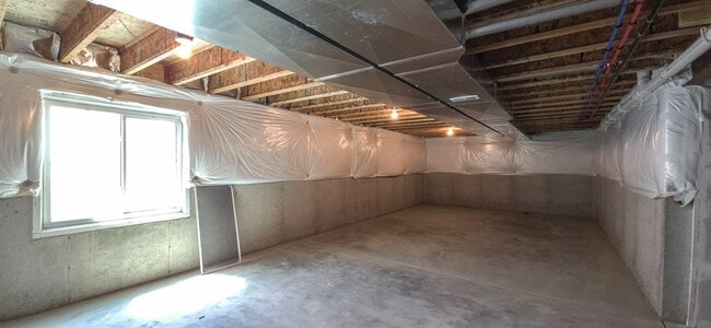 Building Photo - 8487 Redmond St