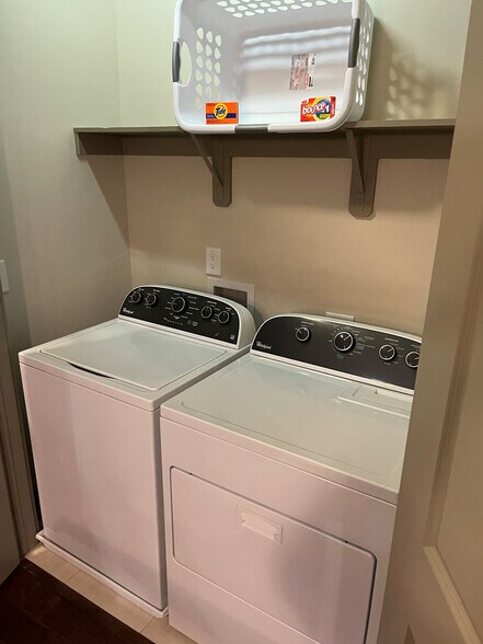 Building Photo - 5720 Carnegie Blvd