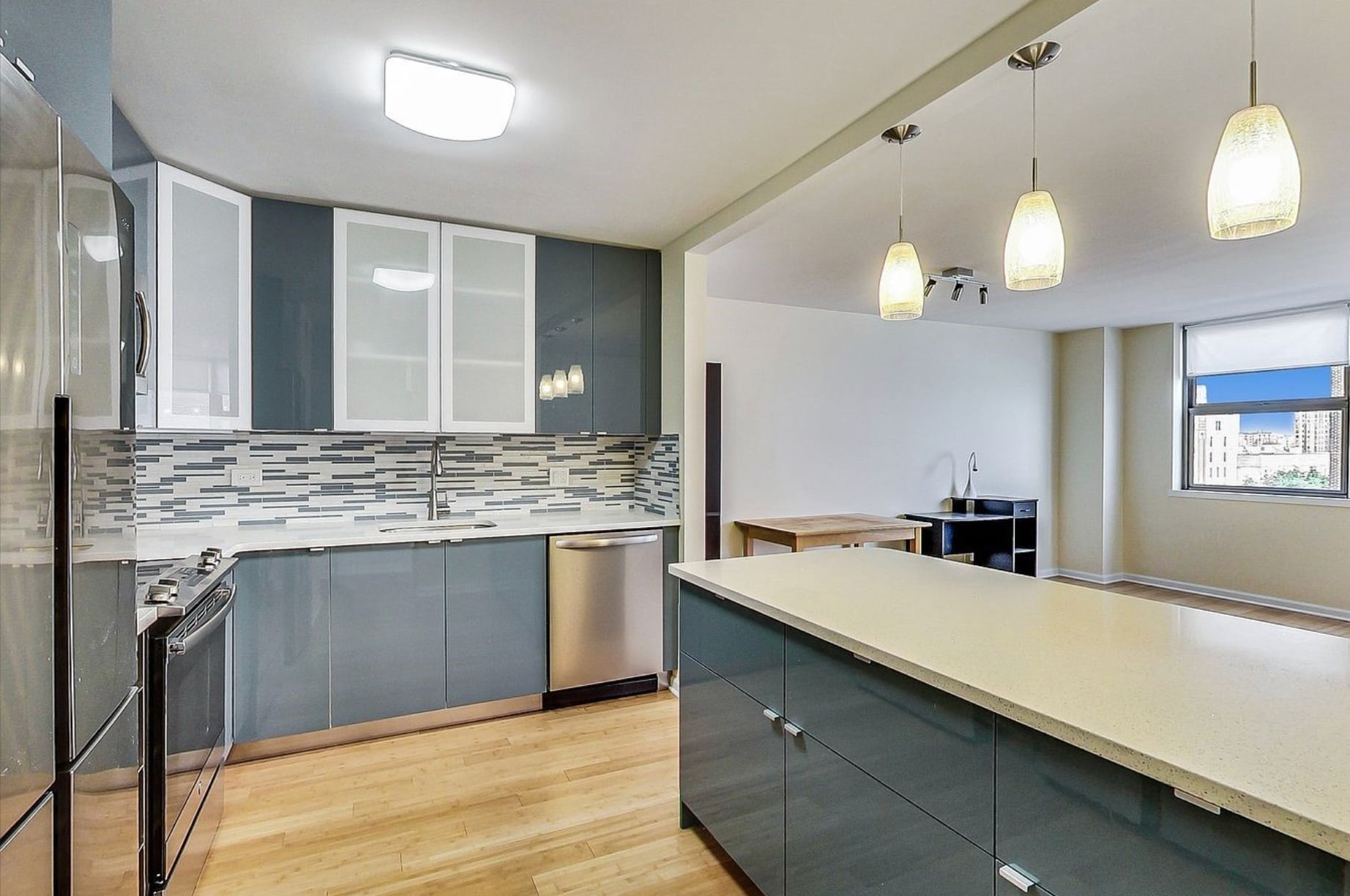 Building Photo - 6301 N Sheridan Rd