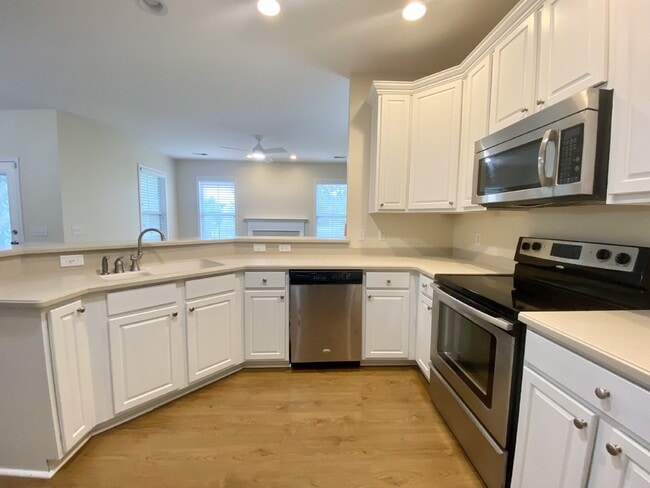 Building Photo - Charming Four-Bedroom Home in Bluffton with 3 Full Baths & Garage!