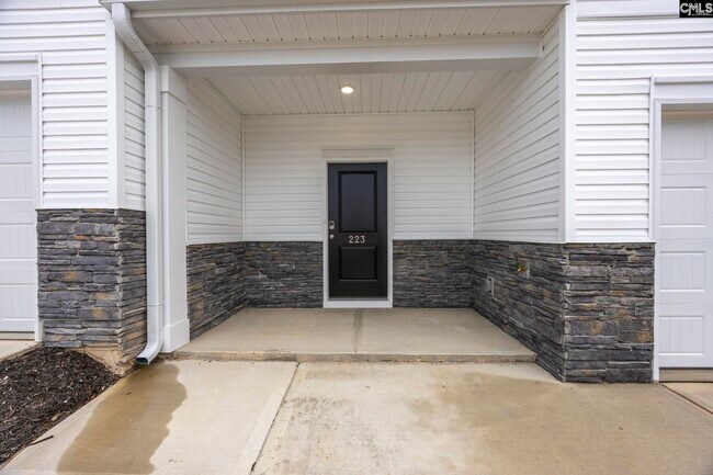 Building Photo - 223 Sunny Hl Dr