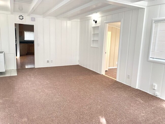 Building Photo - 07038