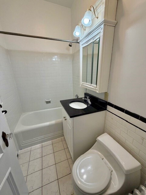 Building Photo - 256 Newbury St