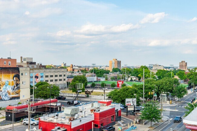 Building Photo - 1422 W Girard Ave