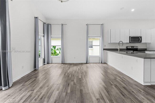 Building Photo - 434 Castlemain Cir