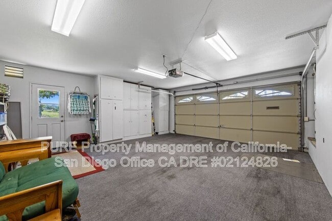 Building Photo - 12576 Oaks N Dr