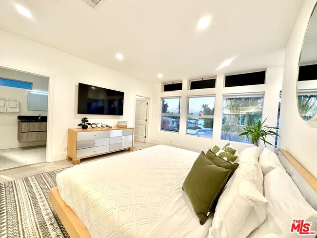 Building Photo - 822 Pacific Ave