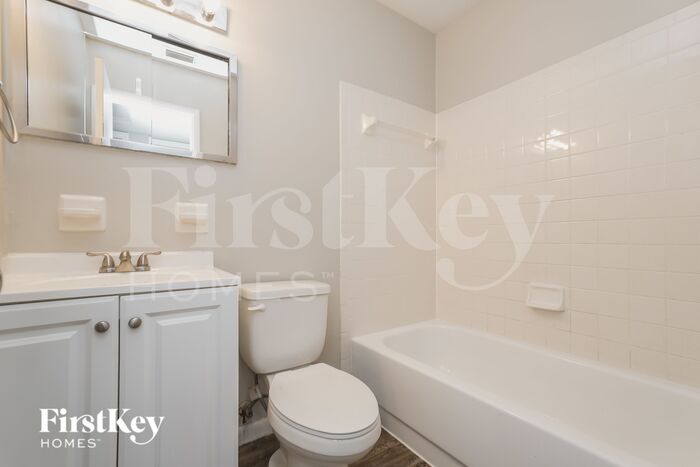 Building Photo - 4931 Cresthill Dr