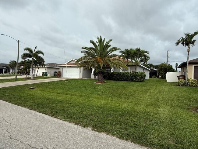 Building Photo - 4025 SW 14th Pl