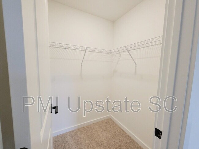 Building Photo - 1283 Westgate Vlg Dr