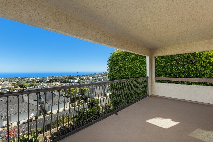 Building Photo - 24512 Alta Vista Dr