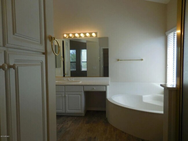 Building Photo - 4189 E Rancho Caliente Dr