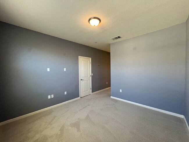 Building Photo - Spacious 2 Bedroom Townhome in San Jose