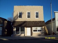 Building Photo - 514 Oak St