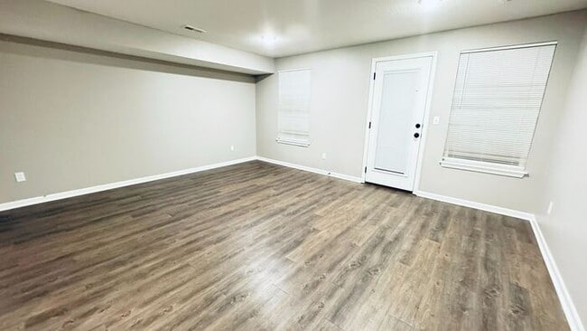 Building Photo - Serrano Townhomes - $100 off er month for 12 months - ask me how!