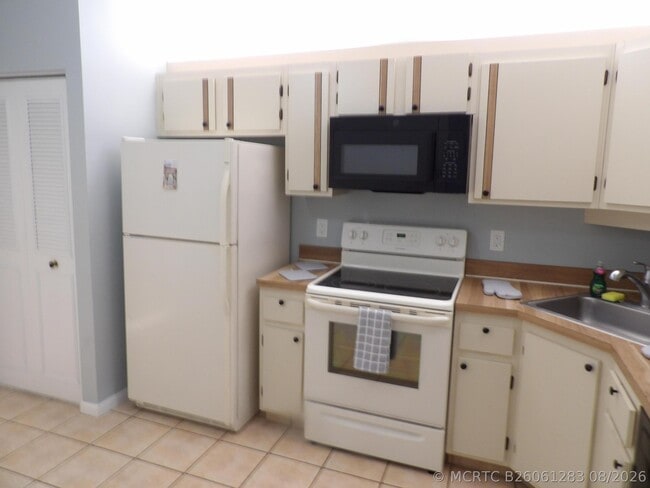 Building Photo - 606 Sea Pine Way