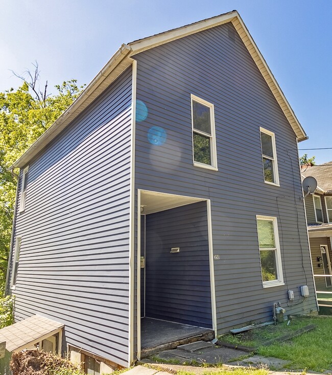 Building Photo - 356 Stewart St