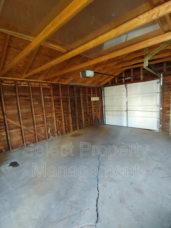 Building Photo - 1112 Lake Ave