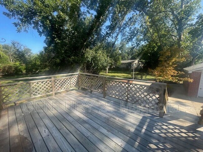 Building Photo - 105 Nut Grove Dr