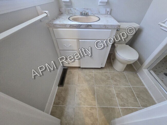 Building Photo - Spacious three bedroom West Columbia home