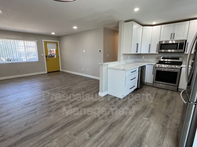 Building Photo - 5741 Calle Sal Si Puedes