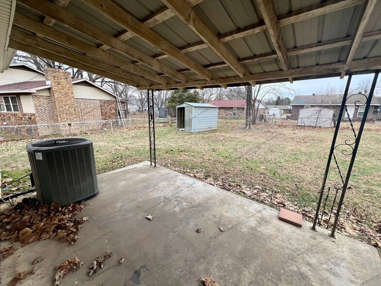 Building Photo - 102 Beta Cir