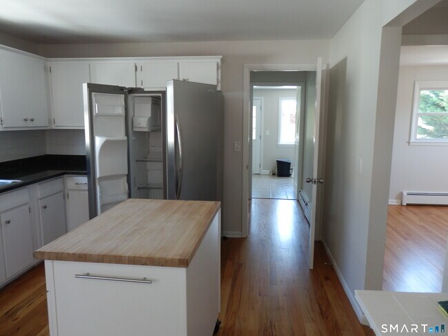Building Photo - 306 Grovers Ave