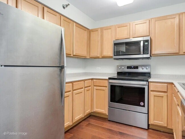 Building Photo - 345 N La Salle Dr