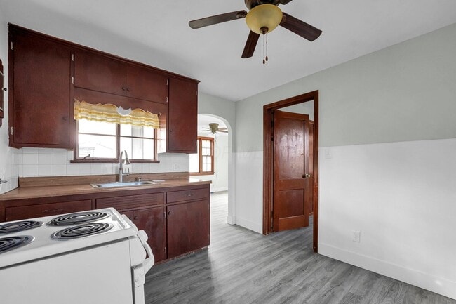 Primary Photo - 2704 Kilbourne Ave