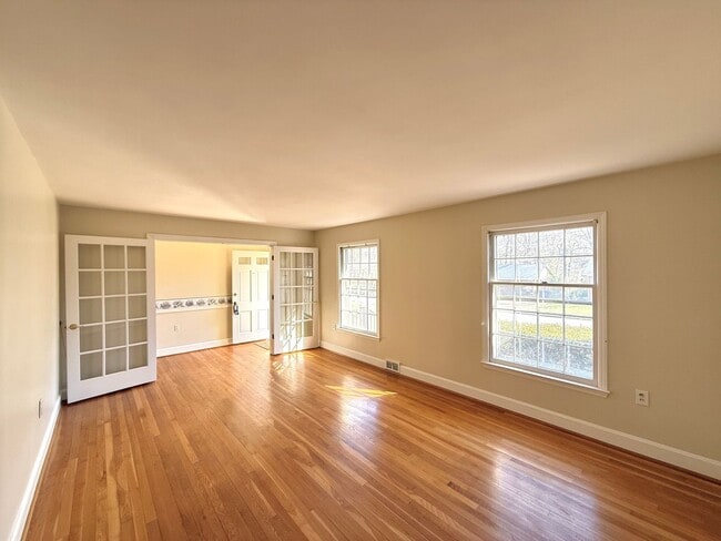 Building Photo - 2841 Deerwood Dr