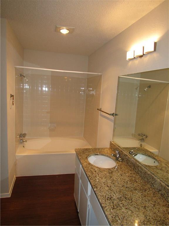 Building Photo - 405 Arrow Head