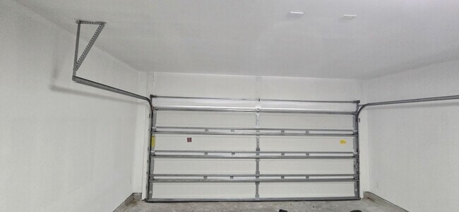 Building Photo - 10050 Pine Valley Ct