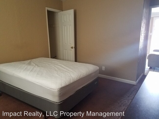 Building Photo - 1 br, 1 bath Apartment - 230 South 6th Street