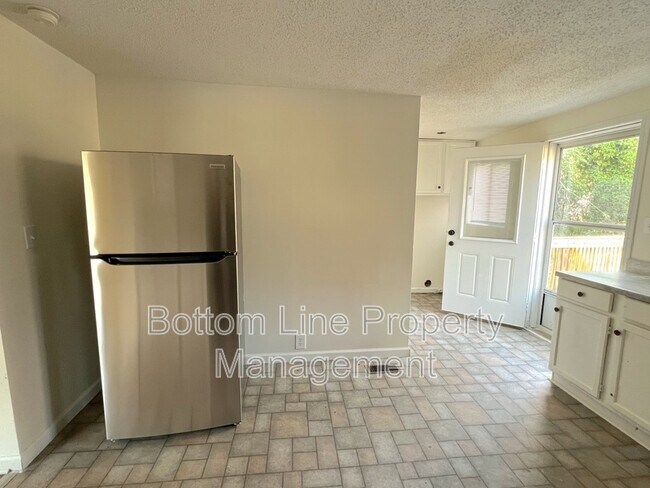 Building Photo - 118 Nat Barber Ave