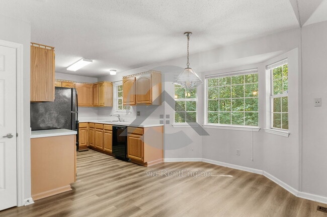 Building Photo - 16 Scarlet Maple Ct
