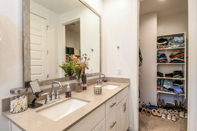 Building Photo - 9922 E Wavelength Ave