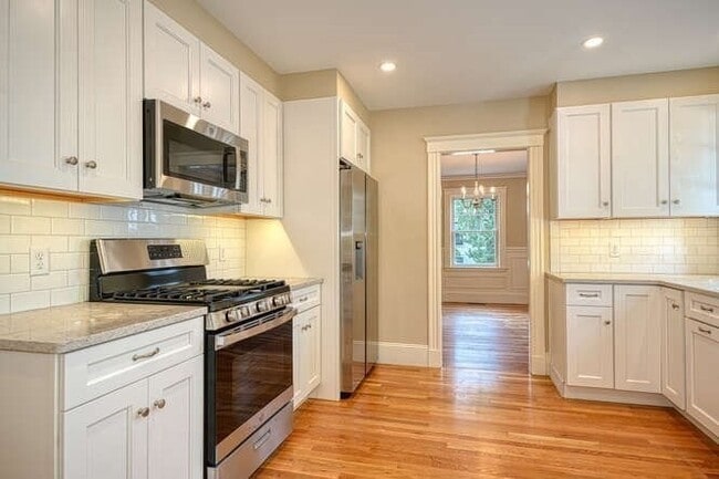 Building Photo - 71 Church St