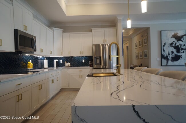 Building Photo - 787 Clearwater Ave