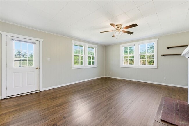 Building Photo - Charming 3-Bedroom Home with Large Fenced Yard in Richmond Hill!