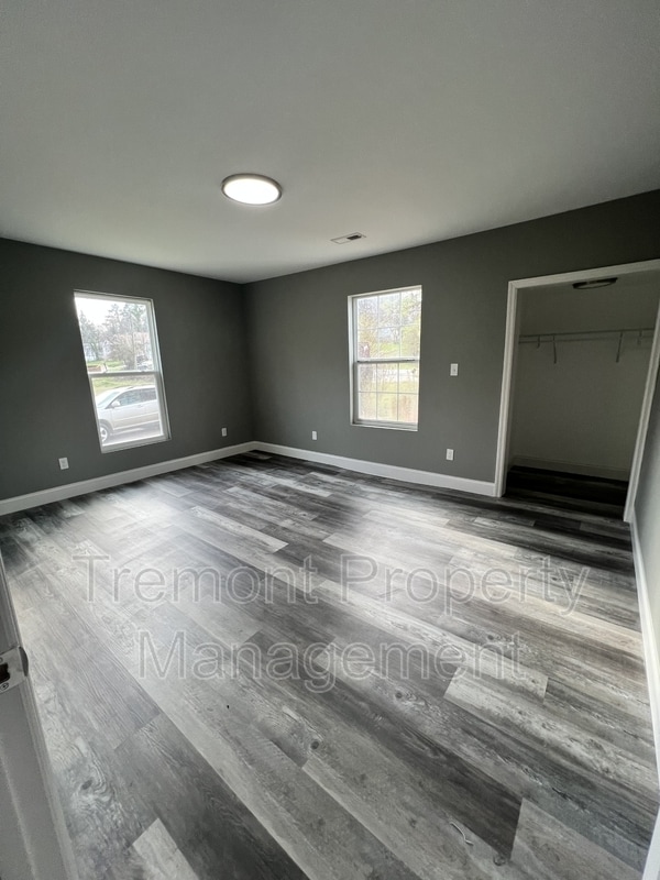 Building Photo - 1100 Tunnel Blvd