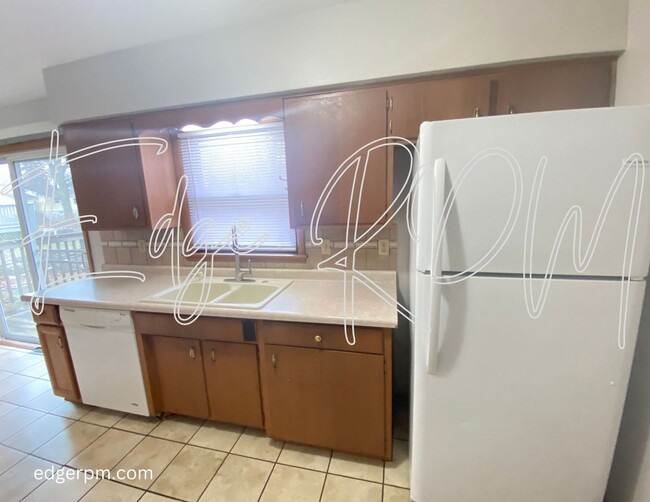 Building Photo - Now Available – Cozy 3 Bed / 2 Bath Ranch!