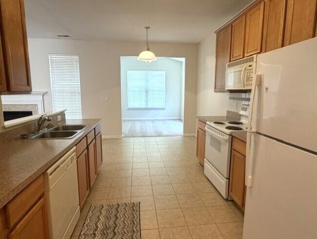 Building Photo - ~~ Beautiful home in Governor's Green Subdivision ~~