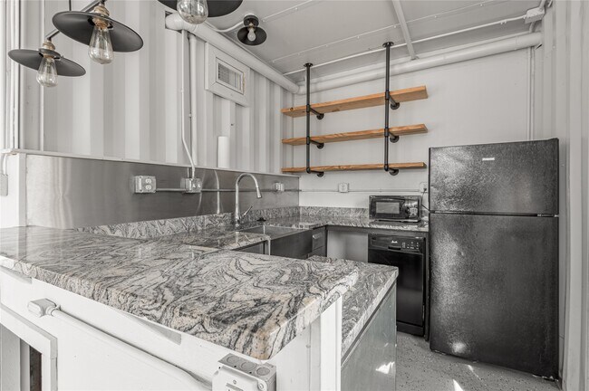 Building Photo - 1400 Sycamore Ave