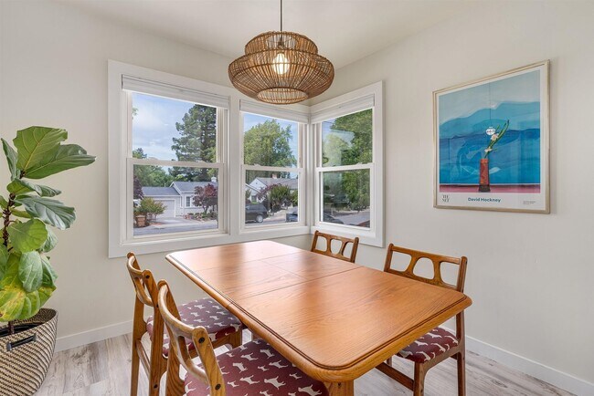 Building Photo - Alta Heights Beautifully Renovated Cottage