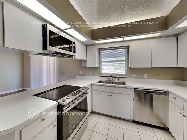 Building Photo - 266 Glenridge Loop N