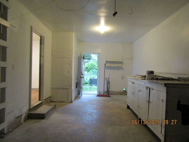 Building Photo - 1329 SE Clover Ln