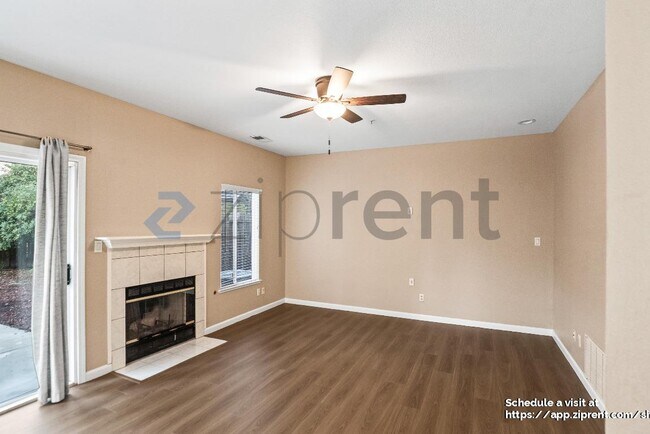 Building Photo - 3082 Rodeo Ln